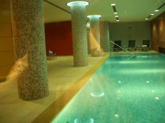 radisson blu berlin pool