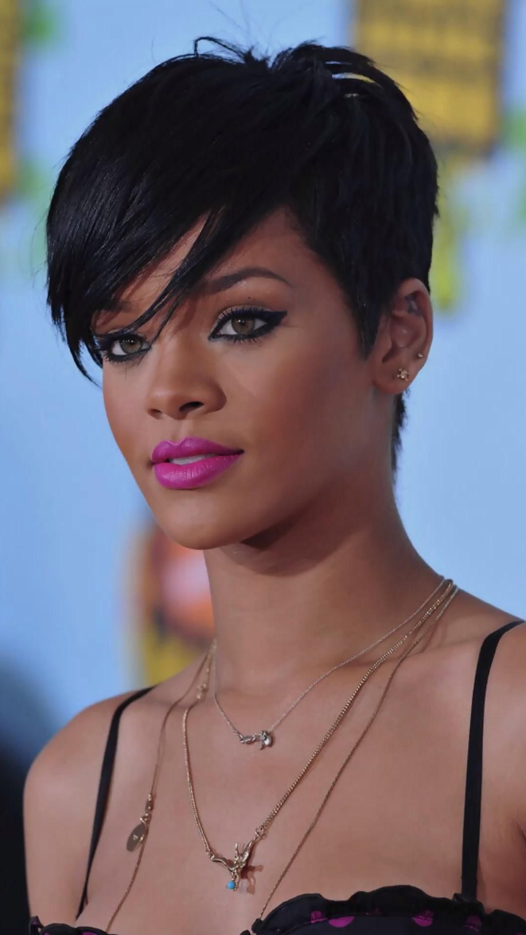 rihanna short hair