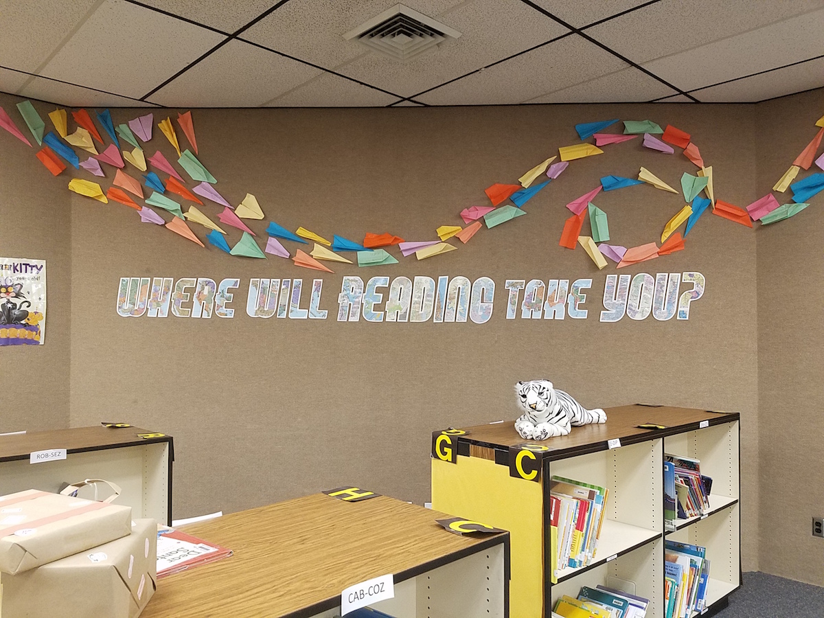 school library wall decoration ideas