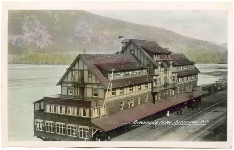 sicamous hotels