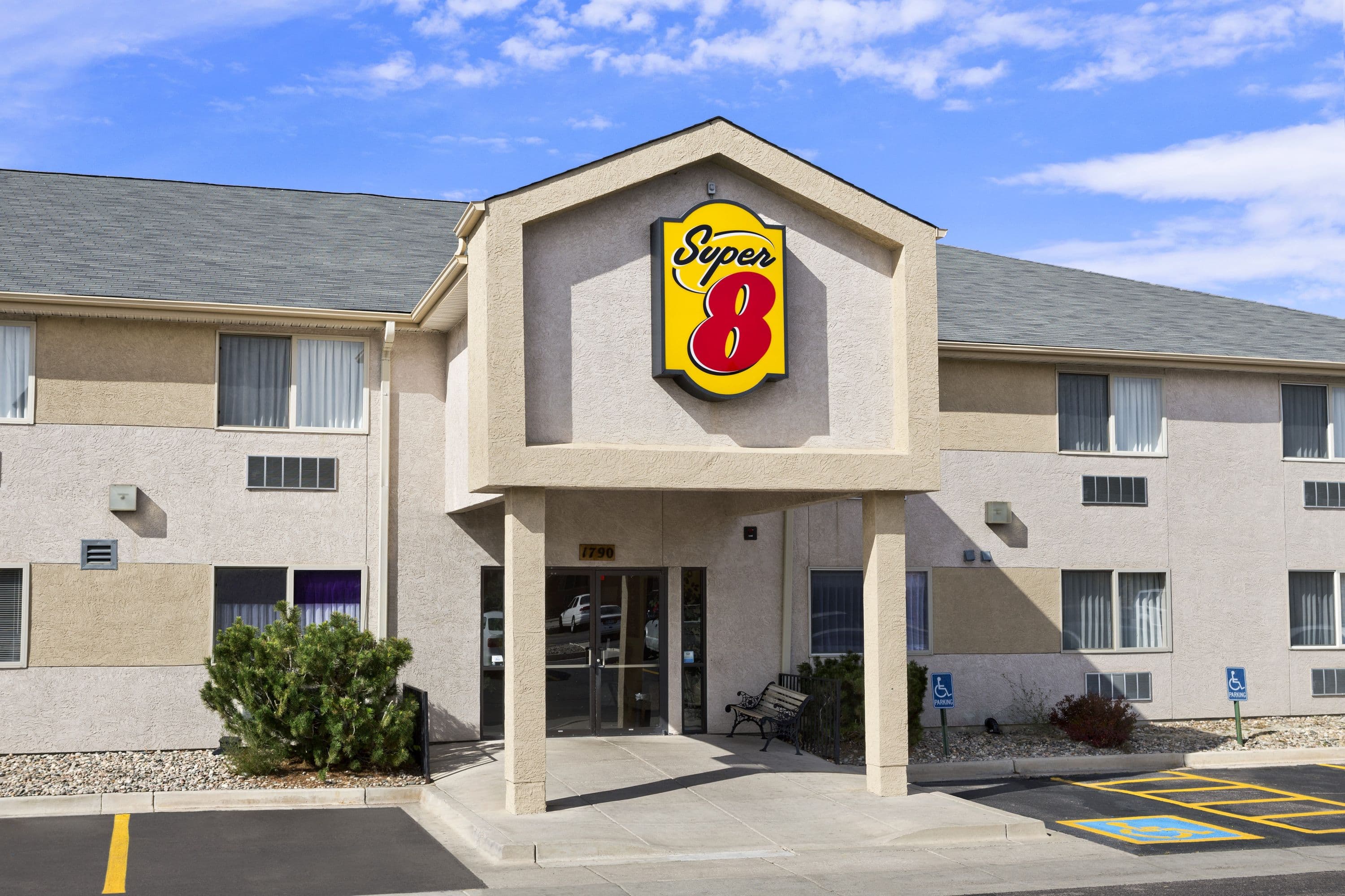 super 8 motel airport