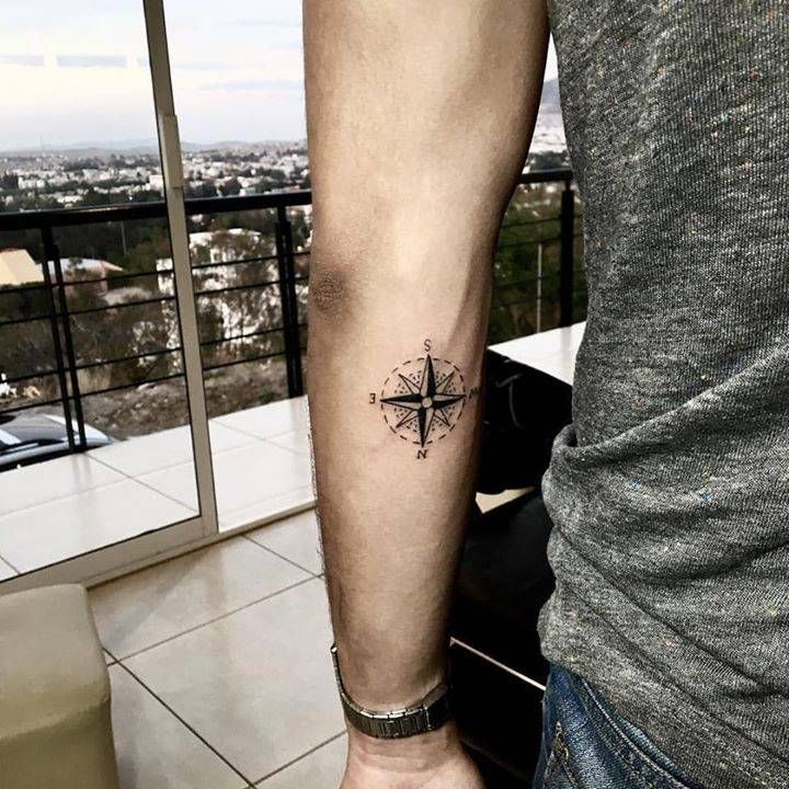 tatuaje pequeño antebrazo hombre