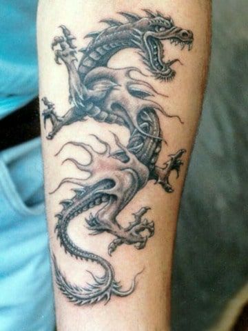 tatuajes de dragones en el brazo