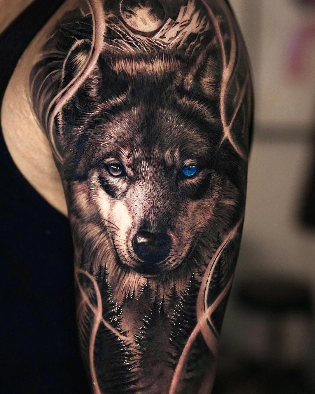 tatuajes de lobos en el brazo