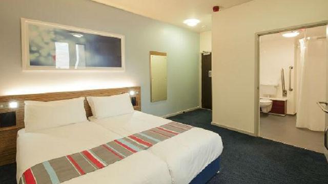 travelodge covent garden phone number