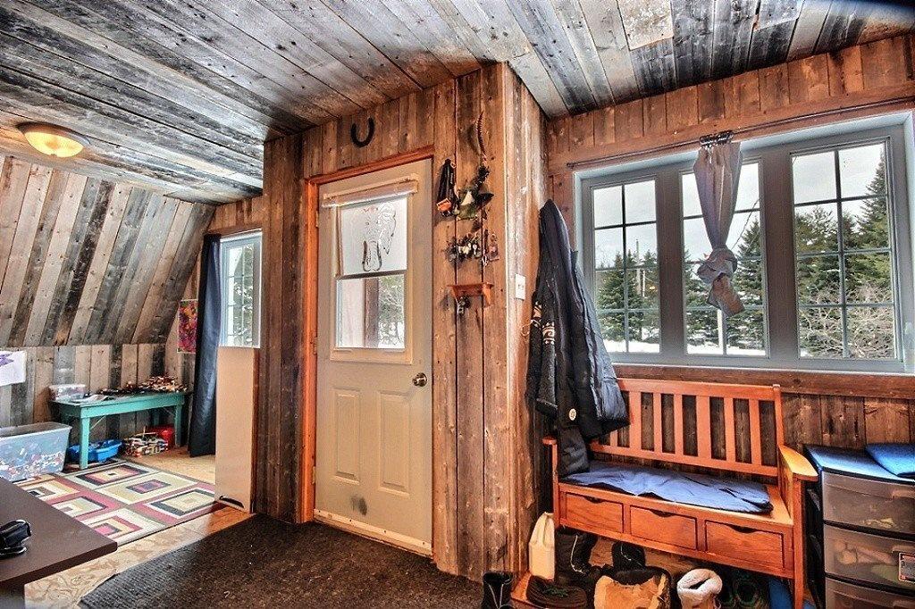 très petit chalet à vendre en estrie