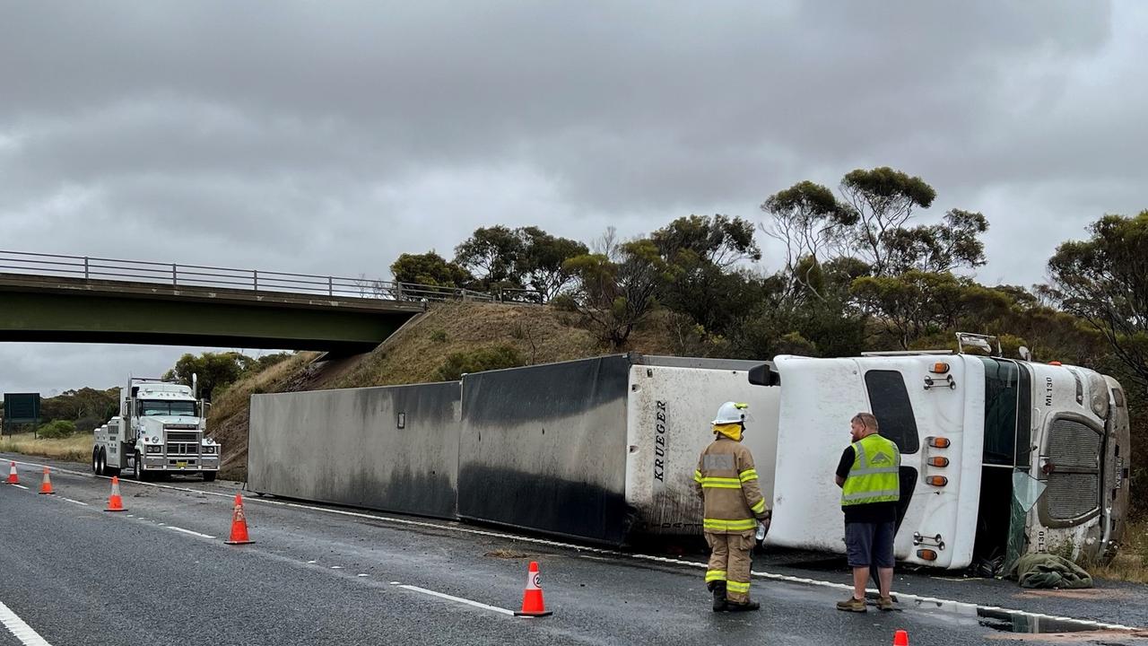 truck rollover adelaide