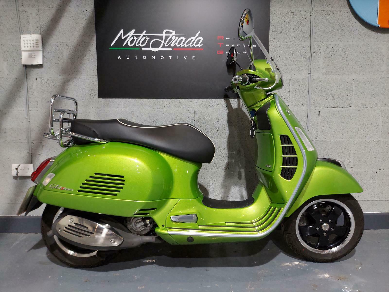 vespa gts 300 green