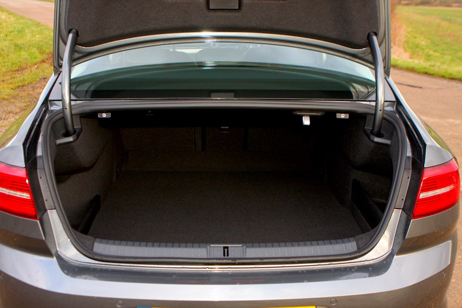 vw passat trunk space