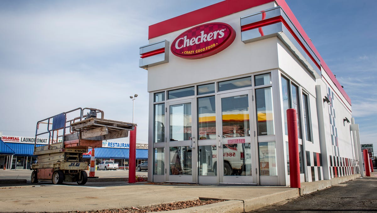 where is the closest checkers restaurant