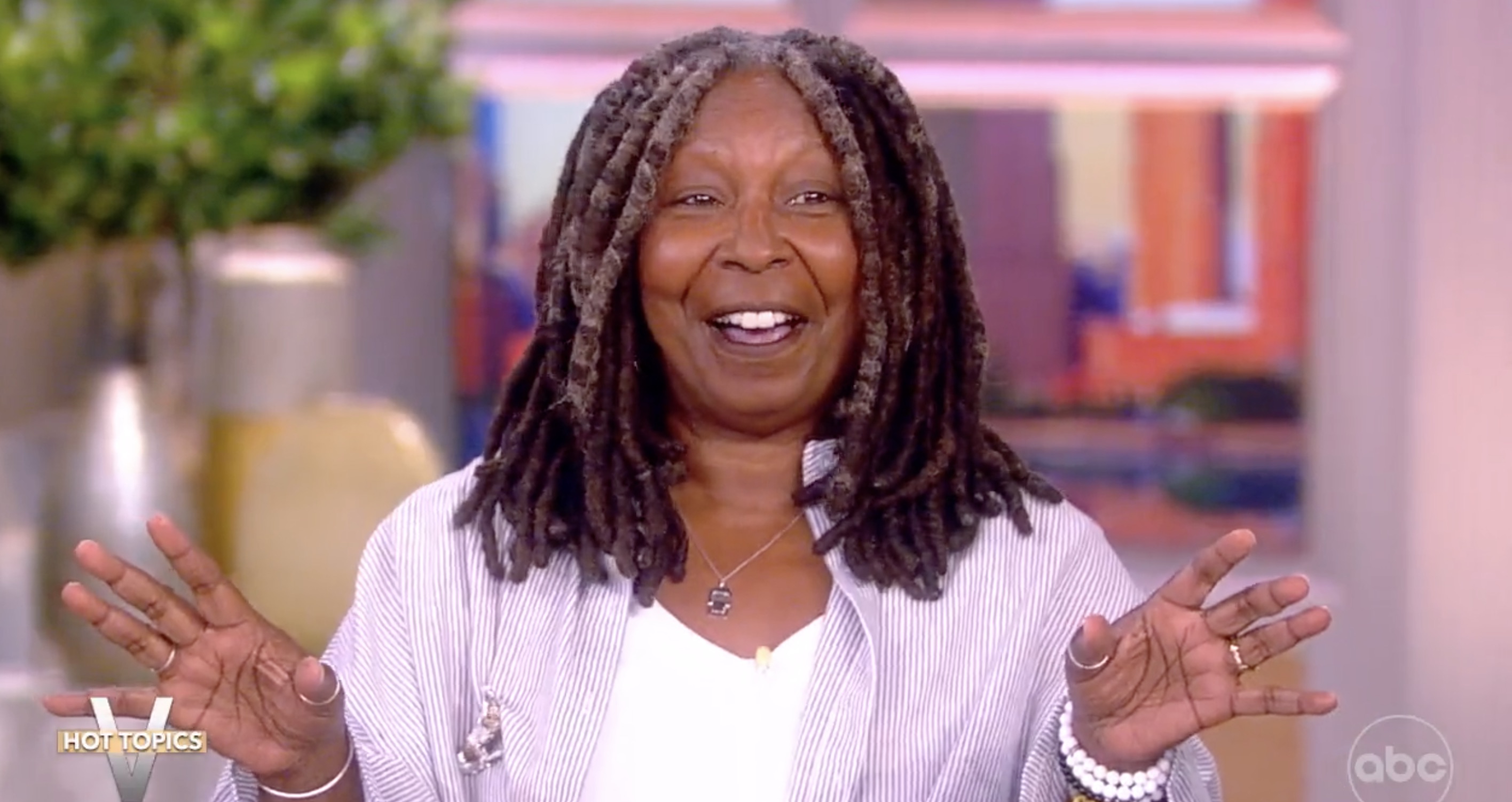 whoopi goldberg folding chair necklace