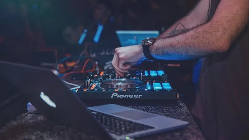 Negocjacje w pracy DJ-a