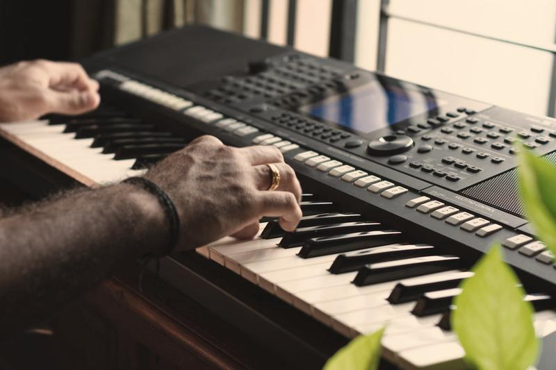 Nuty i akordy na keyboardzie