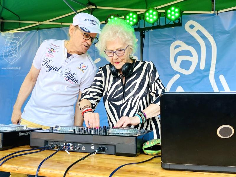 Zarobki DJ-a w Polsce